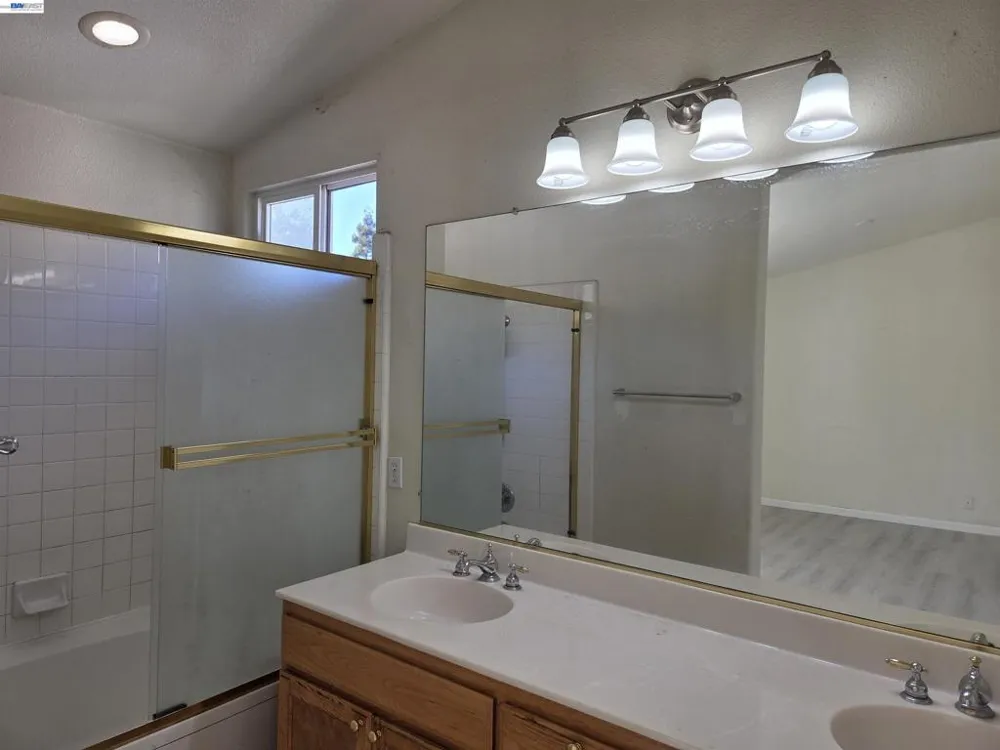 378 Alvarado St San Leandro, CA 94577