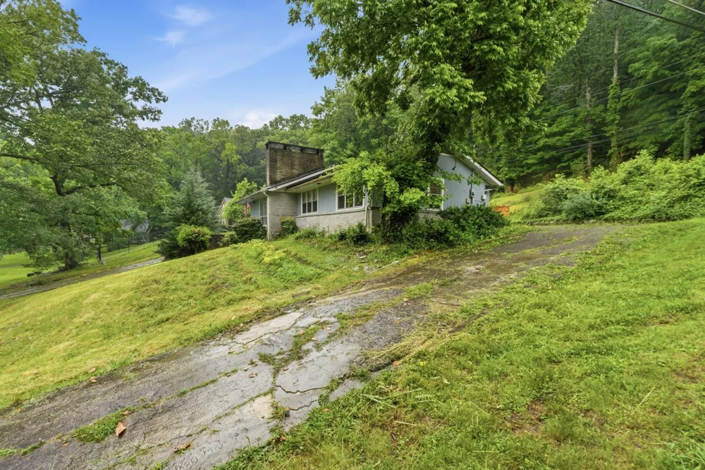 700 Contour Avenue South Pittsburg, TN 37380
