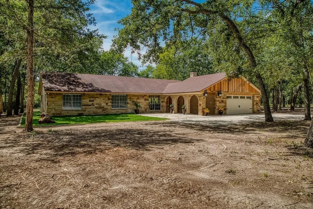 5504 Hillside Brenham, TX 77833