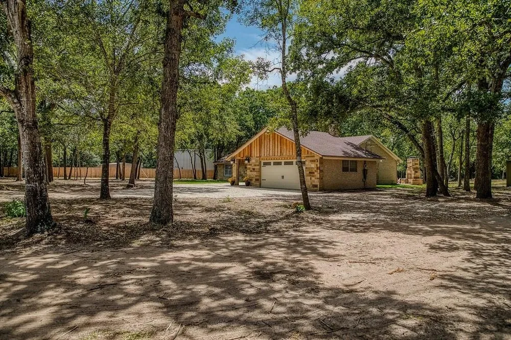 5504 Hillside Brenham, TX 77833