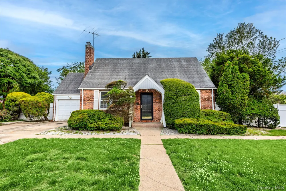 674 Henry Street Uniondale, NY 11553