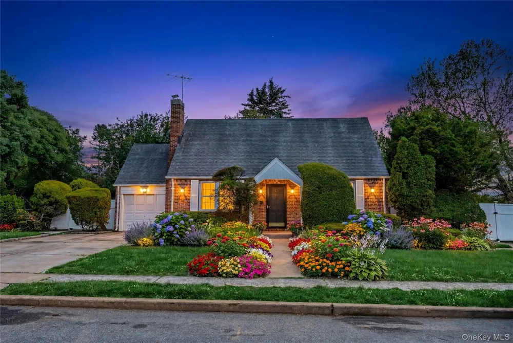 674 Henry Street Uniondale, NY 11553
