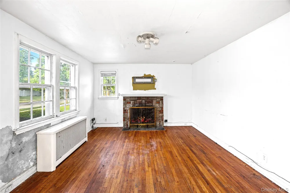 674 Henry Street Uniondale, NY 11553