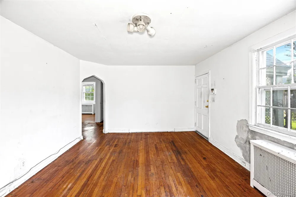 674 Henry Street Uniondale, NY 11553