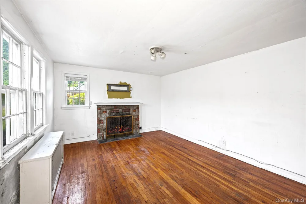674 Henry Street Uniondale, NY 11553