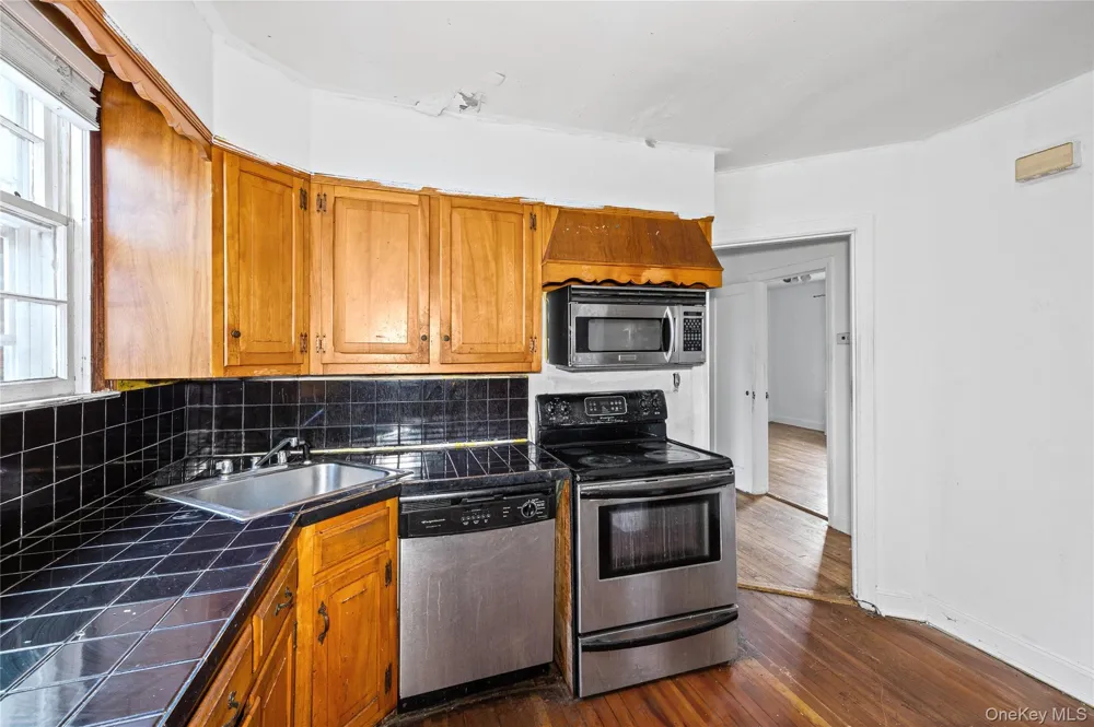 674 Henry Street Uniondale, NY 11553