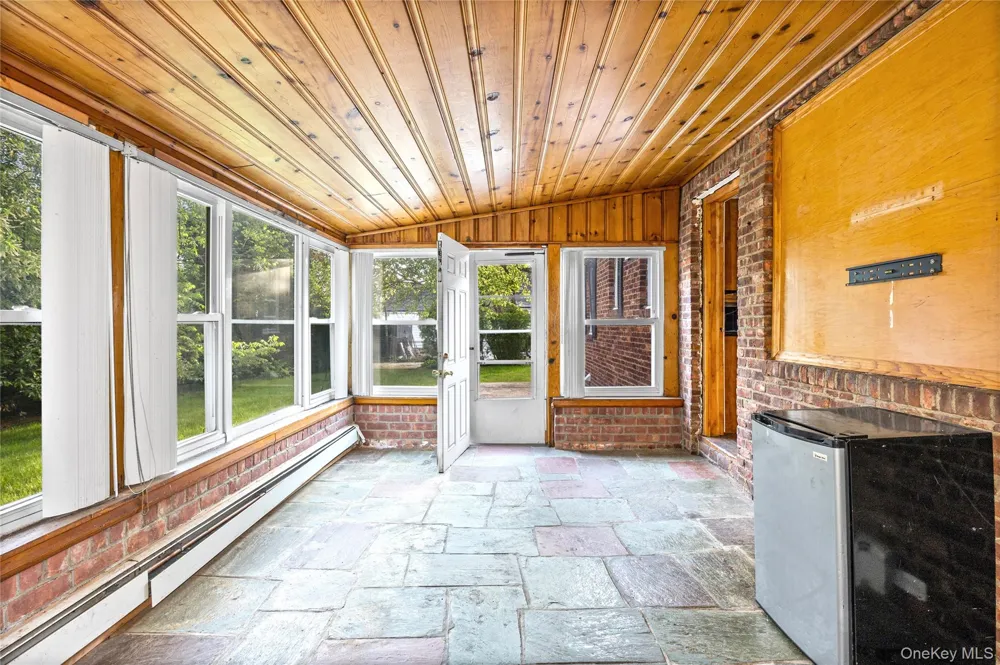 674 Henry Street Uniondale, NY 11553