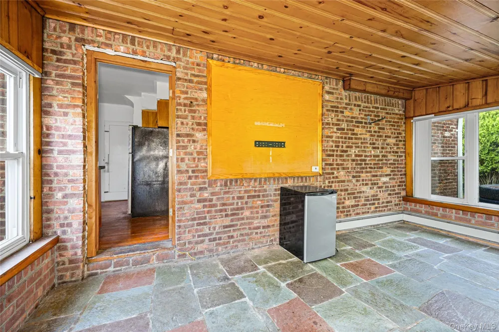674 Henry Street Uniondale, NY 11553