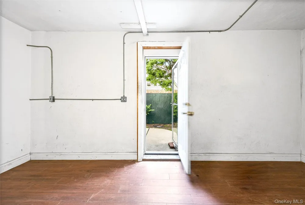 674 Henry Street Uniondale, NY 11553