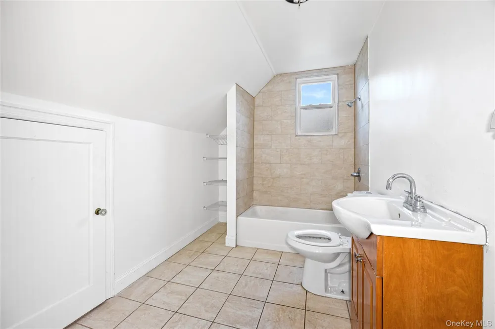 674 Henry Street Uniondale, NY 11553