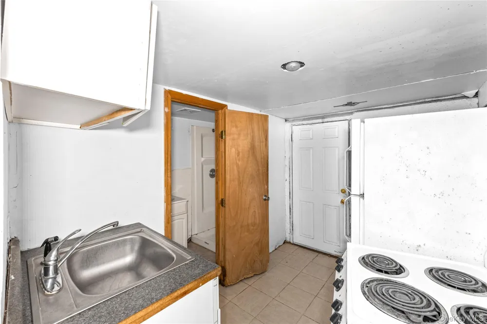 674 Henry Street Uniondale, NY 11553