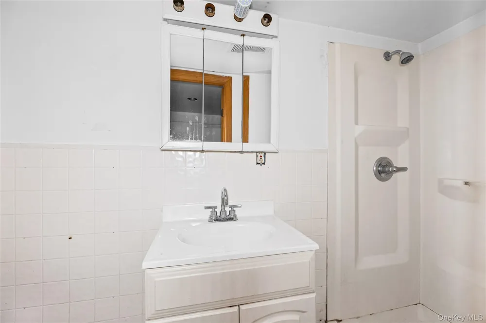 674 Henry Street Uniondale, NY 11553