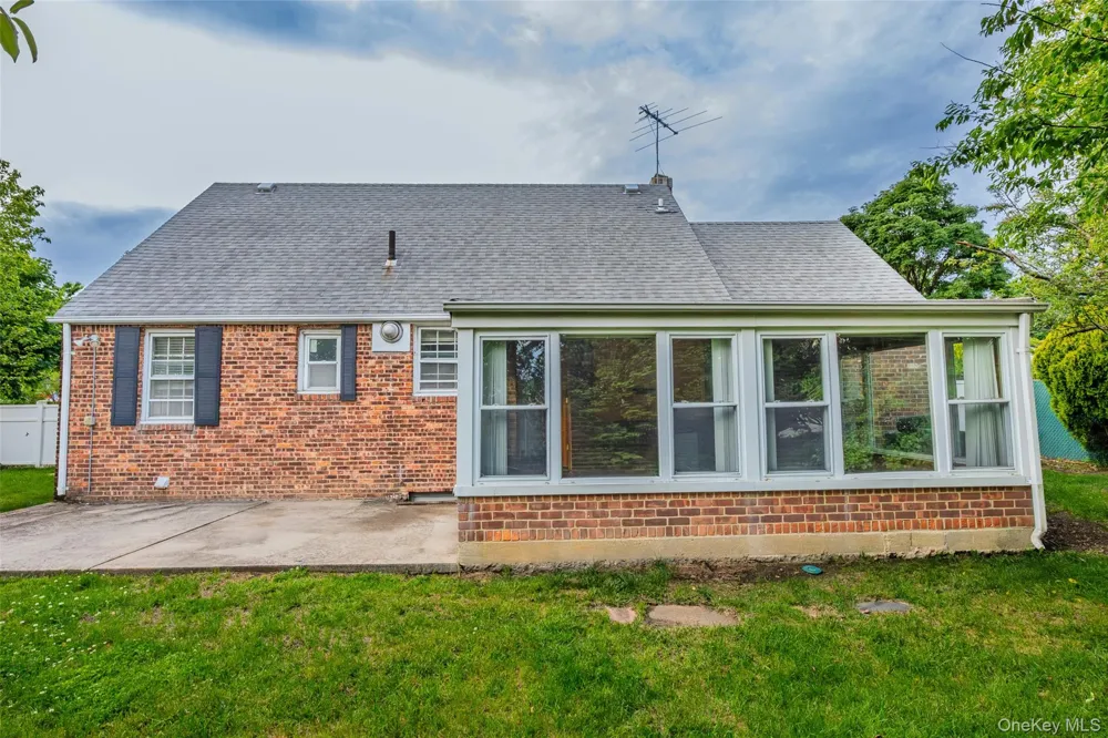 674 Henry Street Uniondale, NY 11553