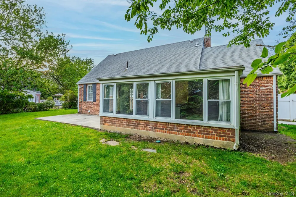 674 Henry Street Uniondale, NY 11553