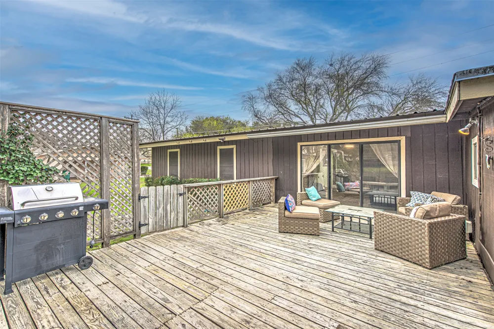 5304 Bedford Street Kingsland, TX 78639