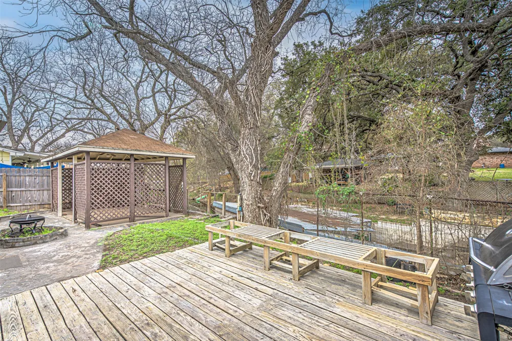 5304 Bedford Street Kingsland, TX 78639