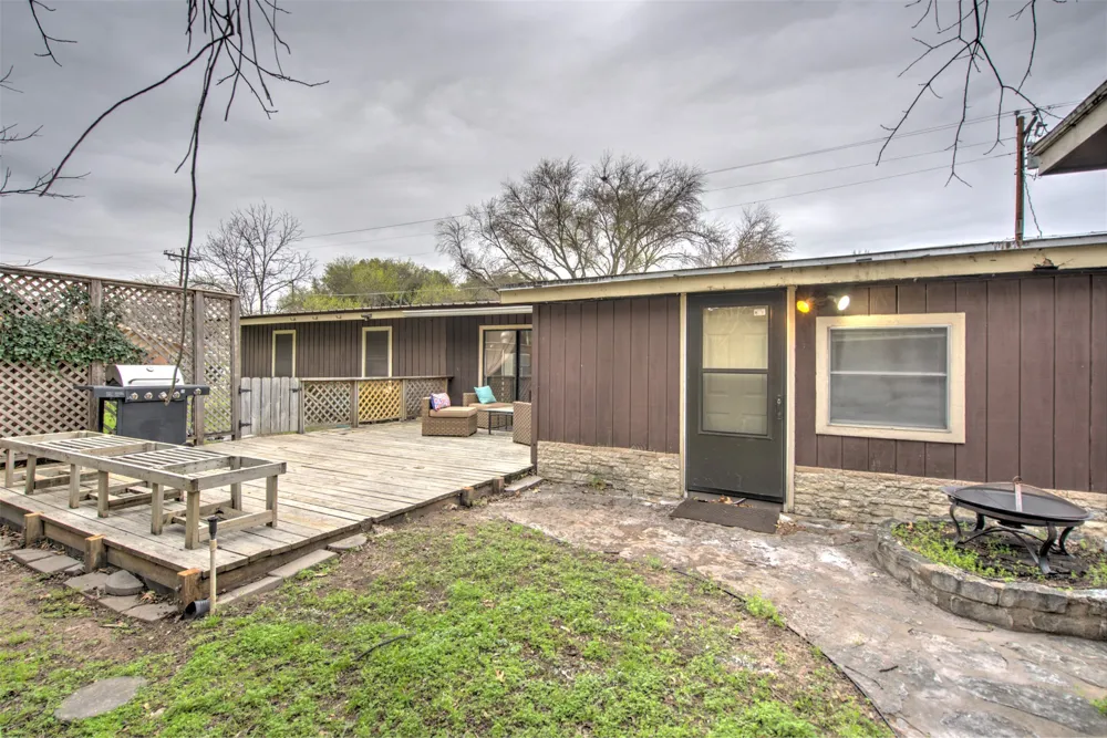 5304 Bedford Street Kingsland, TX 78639