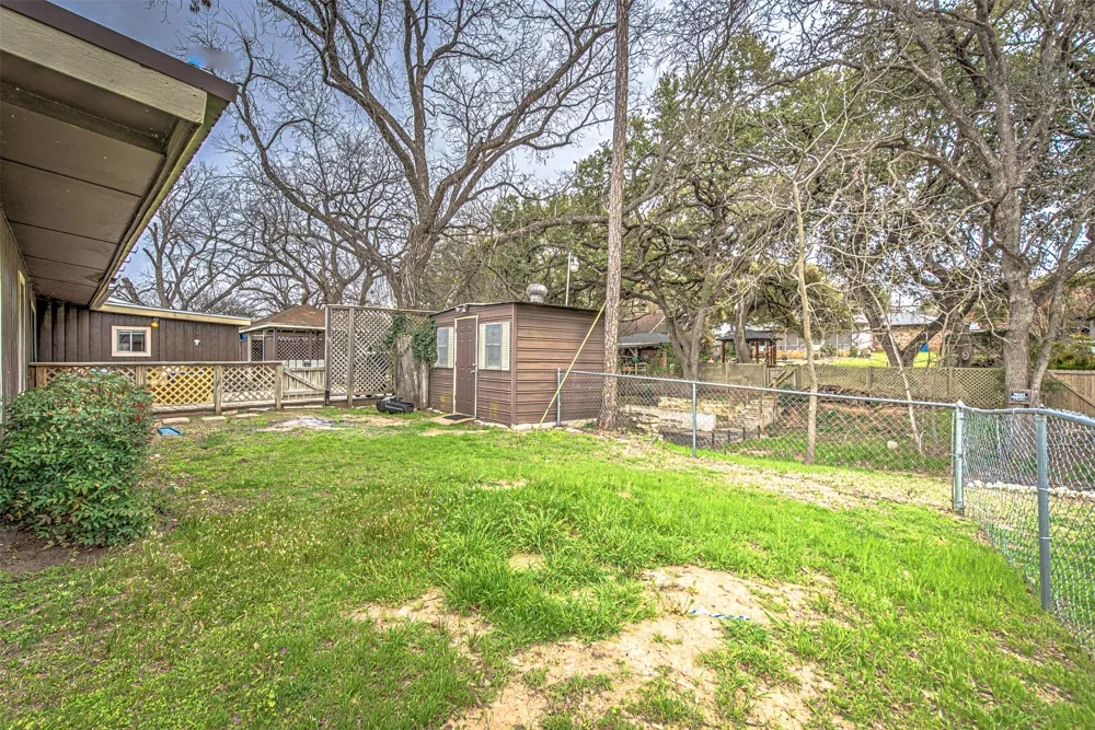 5304 Bedford Street Kingsland, TX 78639