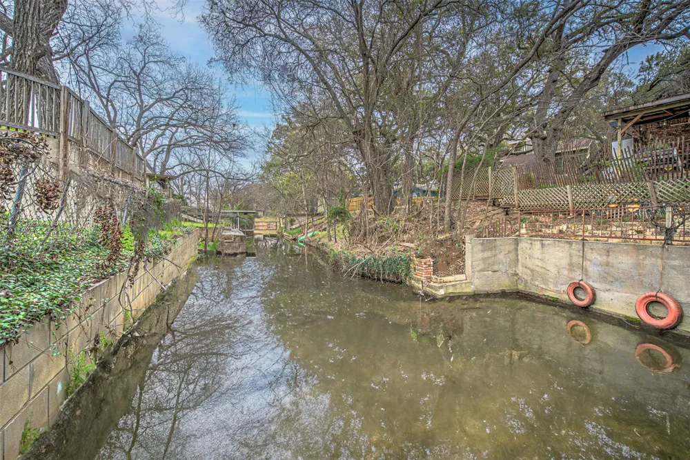 5304 Bedford Street Kingsland, TX 78639