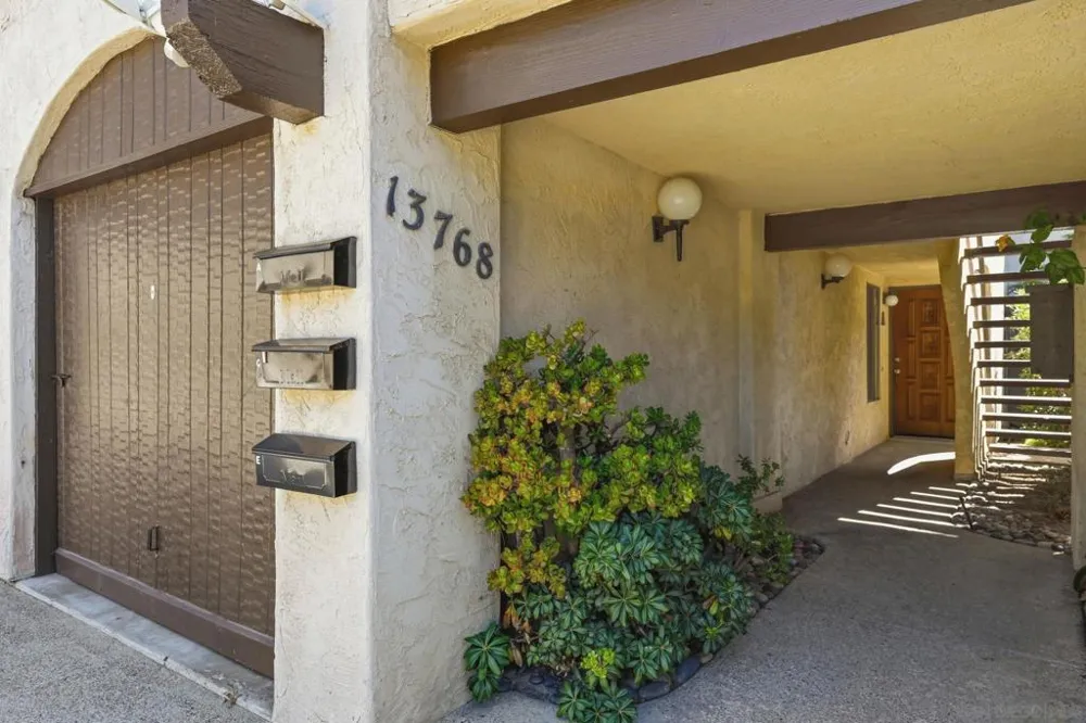 13768 Ruette Le Parc #C Del Mar, CA 92014