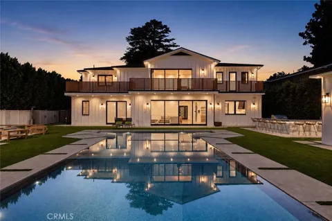 17319 Magnolia Boulevard