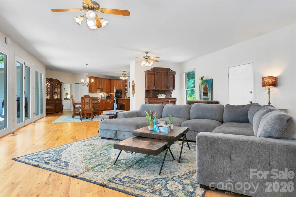 154 Chestnut Lane Cedar Mountain, NC 28718