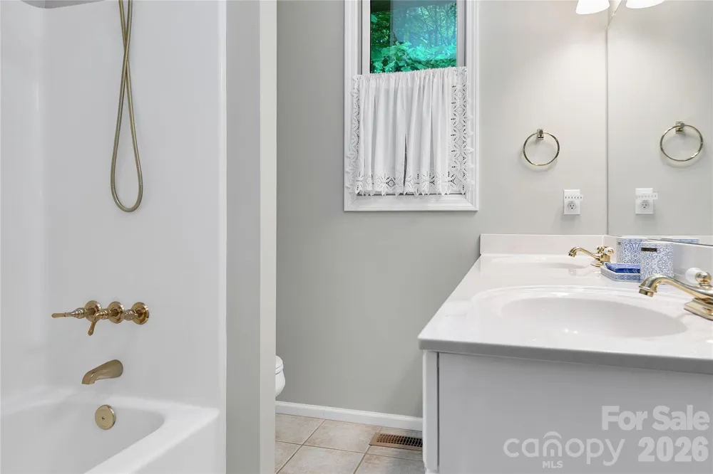 154 Chestnut Lane Cedar Mountain, NC 28718