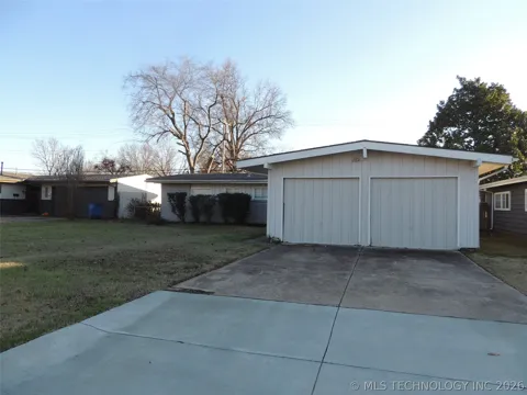 6552 E 27th Place