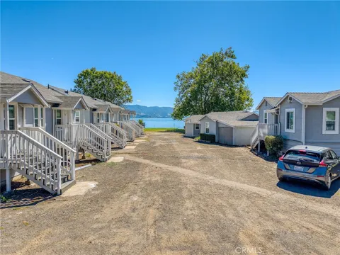 4550 Lakeshore
