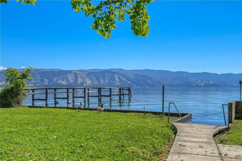 4550 Lakeshore Lakeport, CA 95453