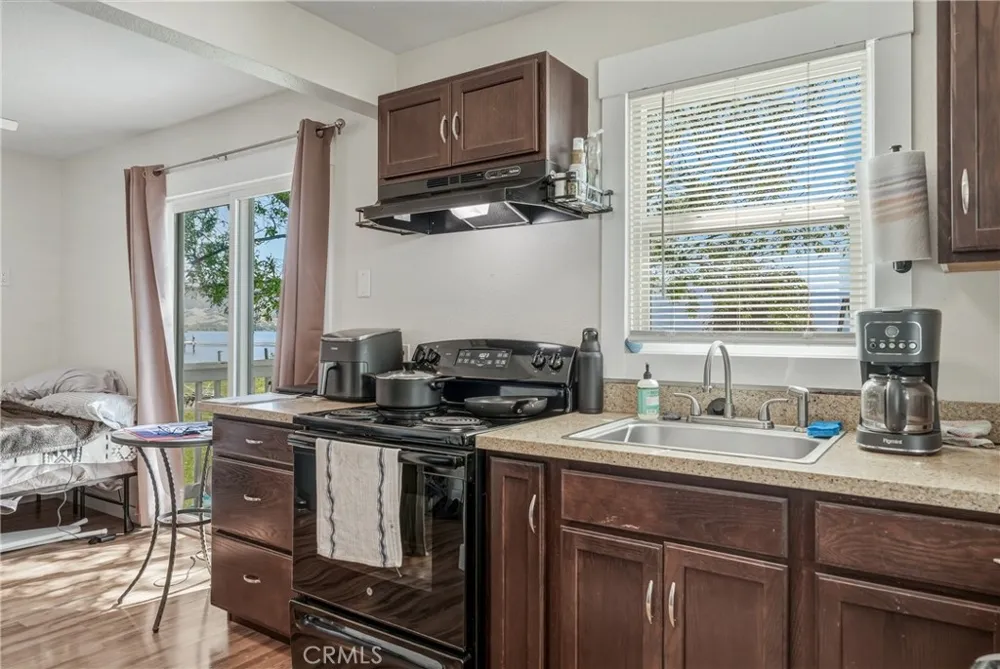 4550 Lakeshore Lakeport, CA 95453