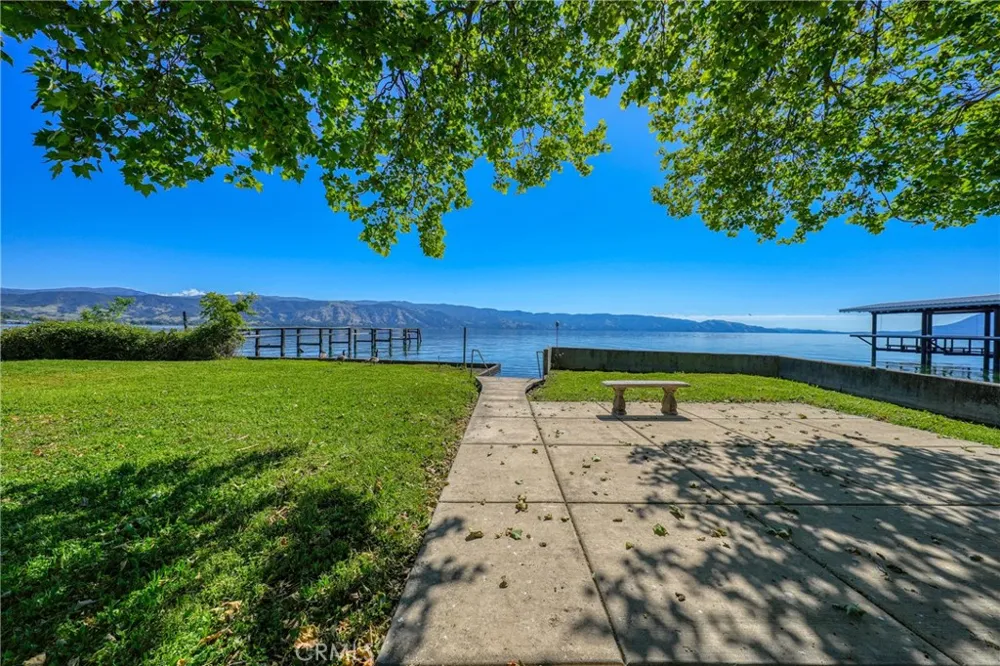4550 Lakeshore Lakeport, CA 95453