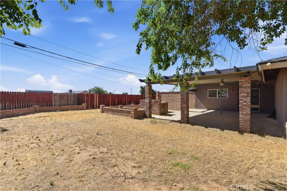 8801 Hickory California City, CA 93505
