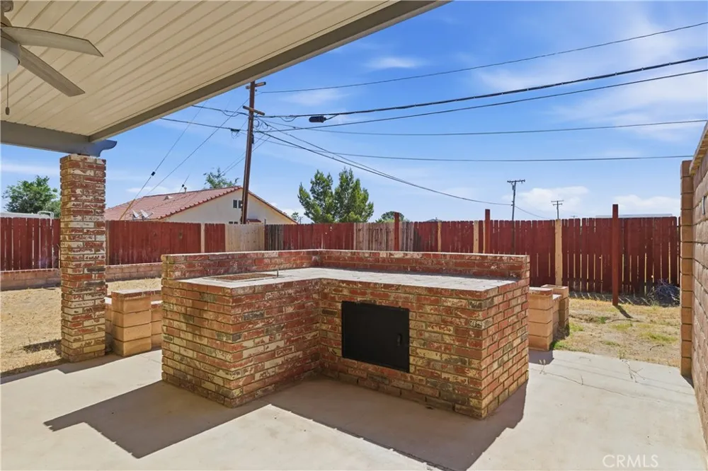 8801 Hickory California City, CA 93505