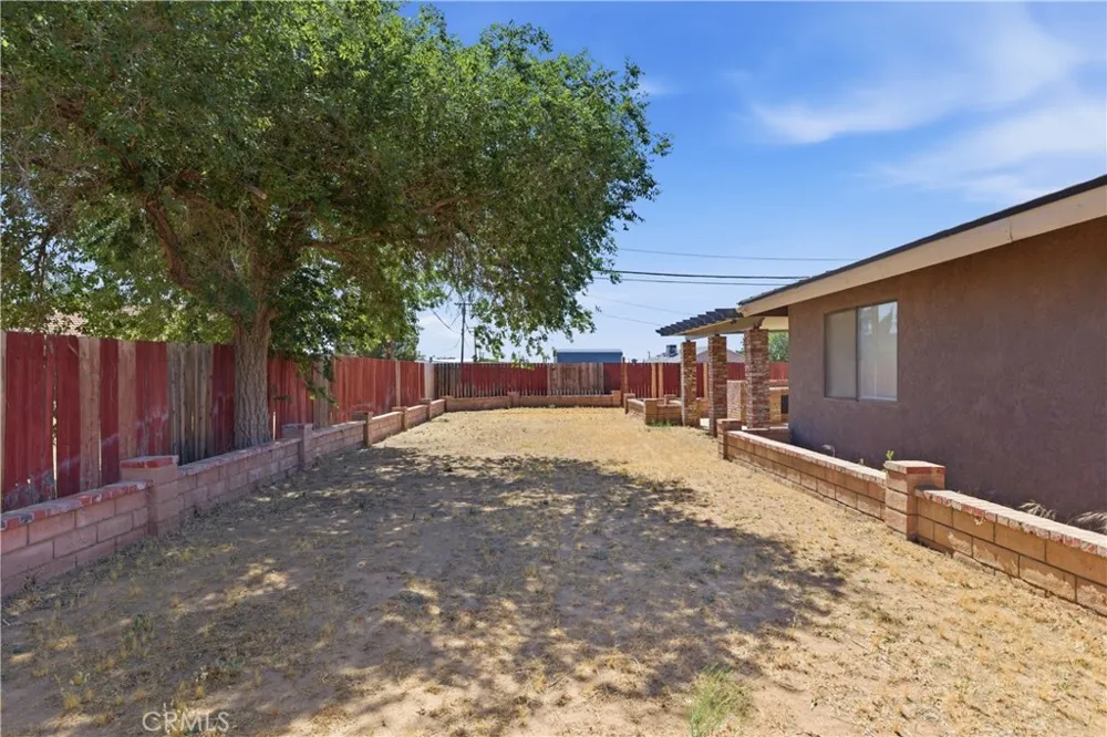 8801 Hickory California City, CA 93505