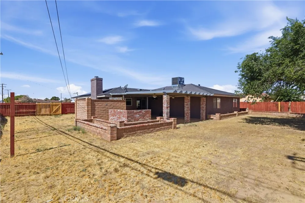 8801 Hickory California City, CA 93505