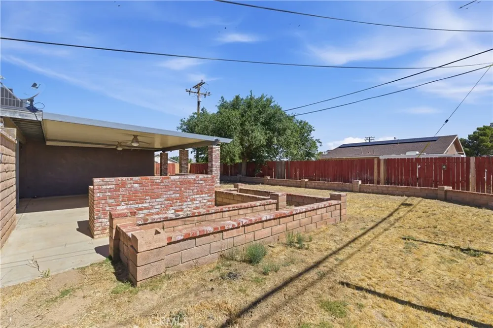 8801 Hickory California City, CA 93505