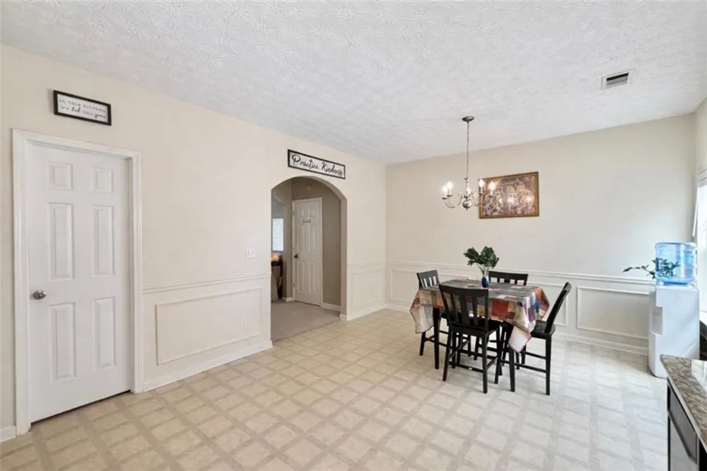 6198 Shoals Loop Union City, GA 30291