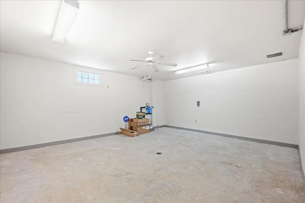405 Valley View Drive La Grange, TX 78945