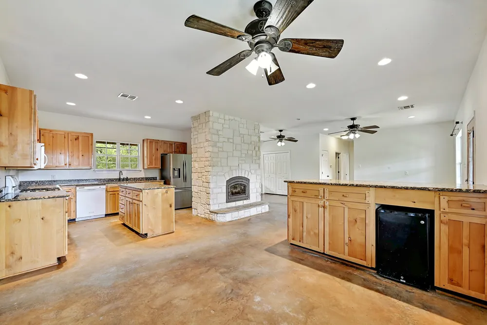 11791 Silver Springs Road Rockdale, TX 76567