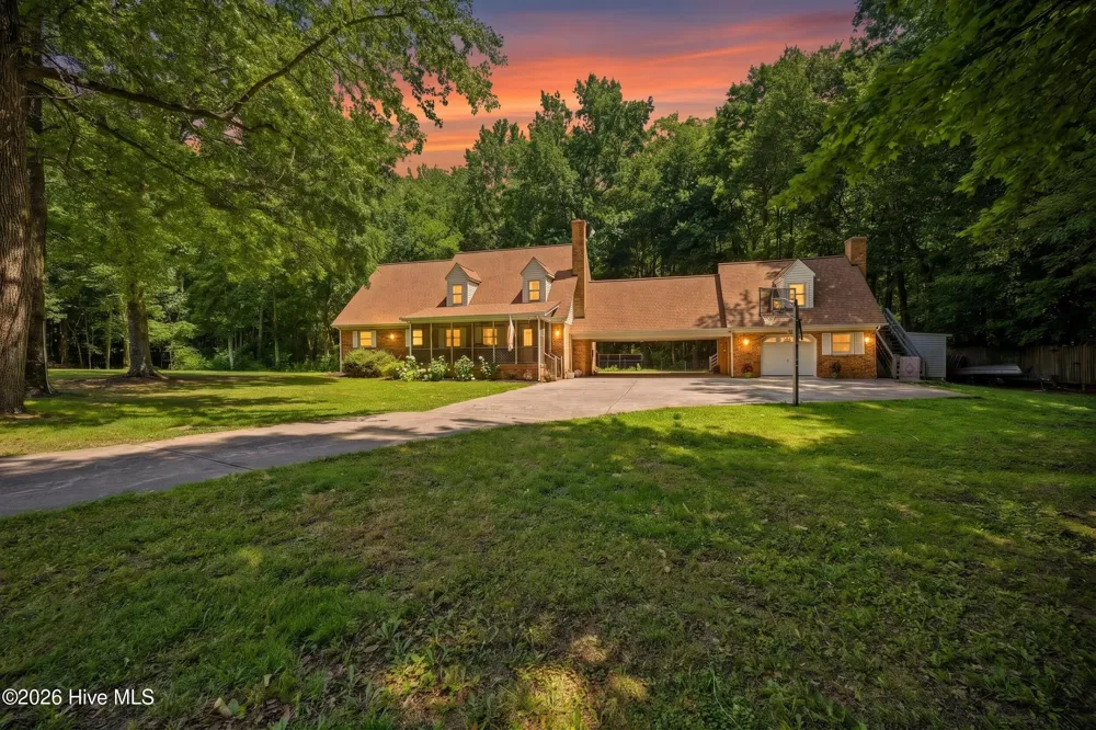 735 Daniels Road Corapeake, NC 27926