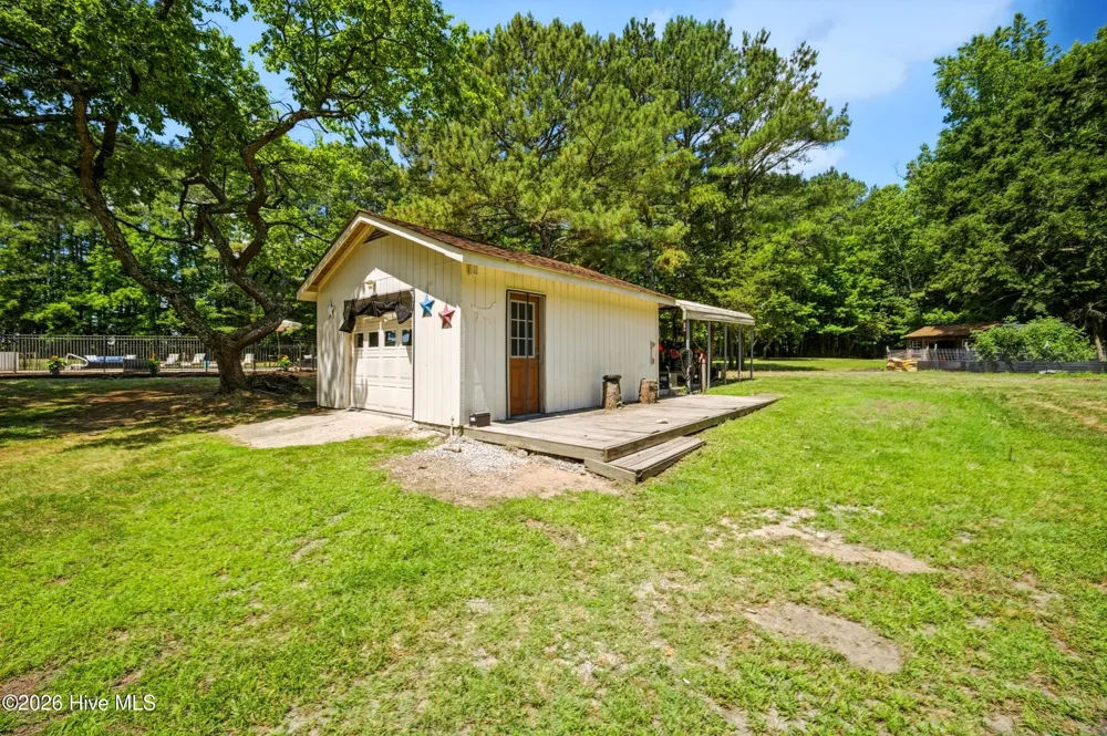 735 Daniels Road Corapeake, NC 27926