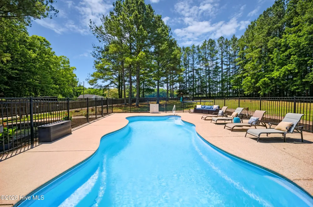 735 Daniels Road Corapeake, NC 27926