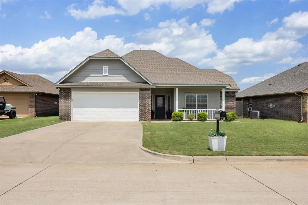 711 Denali Court Tolar, TX 76476