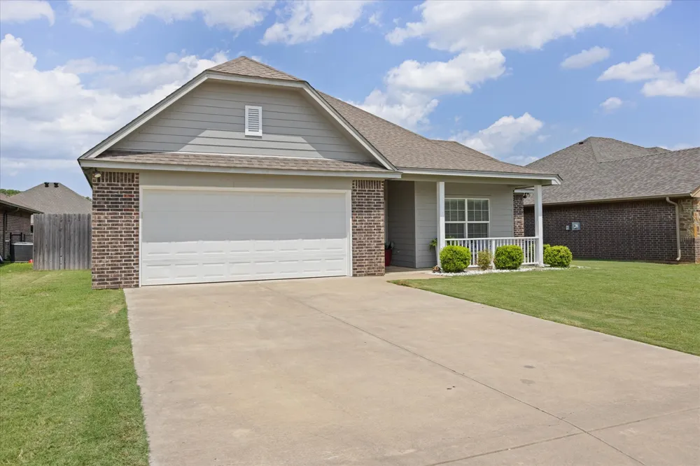 711 Denali Court Tolar, TX 76476