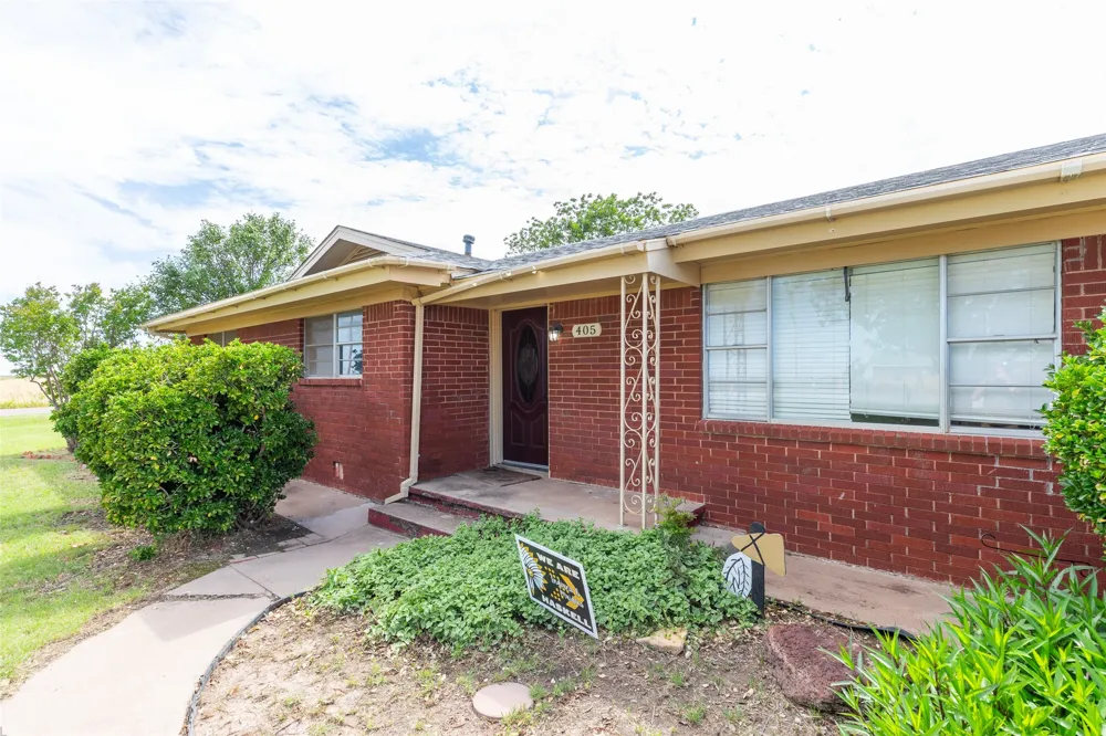 405 S Breustedt Street Weinert, TX 76388