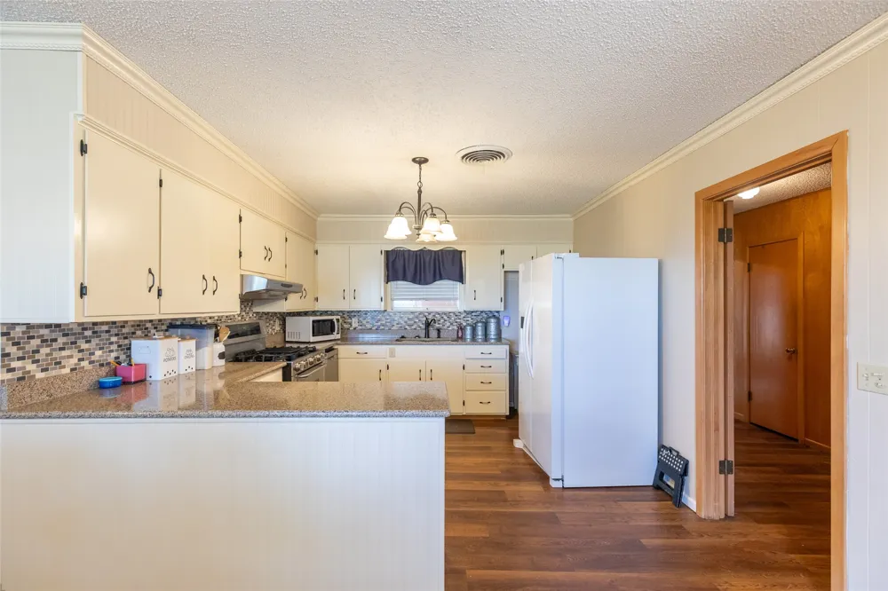 405 S Breustedt Street Weinert, TX 76388