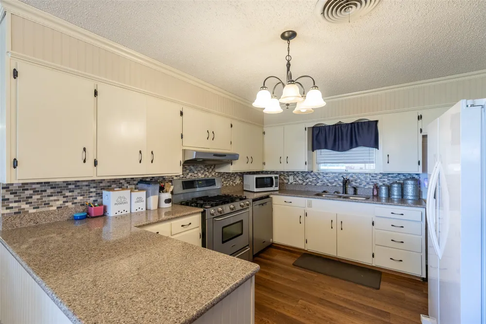 405 S Breustedt Street Weinert, TX 76388