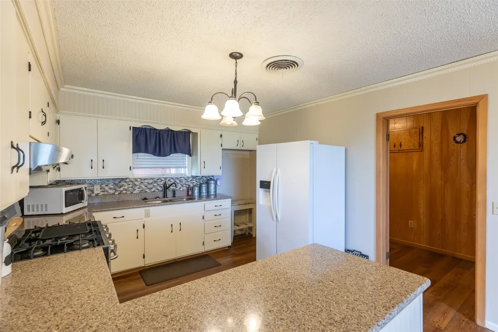 405 S Breustedt Street Weinert, TX 76388