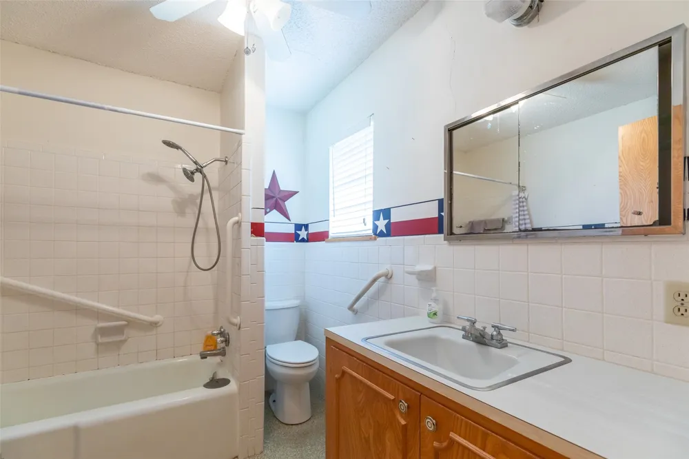 405 S Breustedt Street Weinert, TX 76388